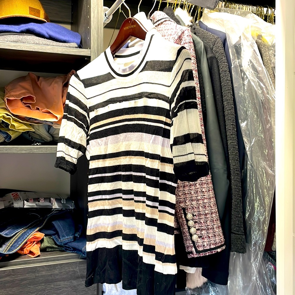 Size M-BOSS Mid-Sleeve sheer crew neck top. Bought at Nordstrom